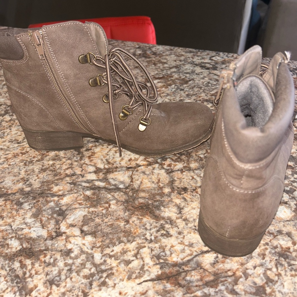 Maurice’s Fall Boot size 7